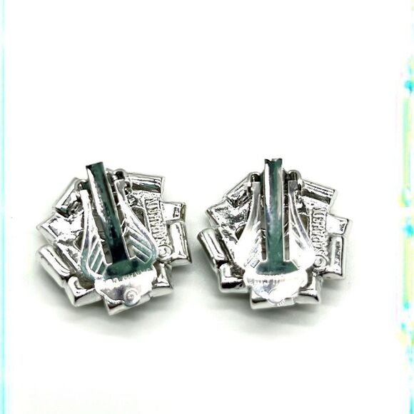 Vintage Sarah Coventry Clip-on Earrings Silver Tone Green and Clear
Rhinestones - Picture 5 of 8